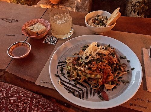 Hummus, ginger soda and pad thai  at Oburus Momus in Kas