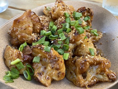 Buffalo cauliflower wings   at Oburus Momus in Kas