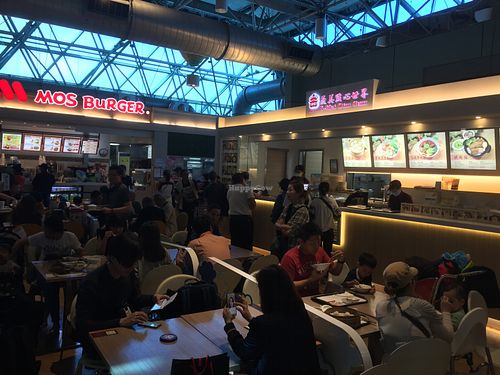 Food court (restaurant is on the right) at TPE - I-Mei Dim Sum - T2 -  義美點心世界 in Taoyuan