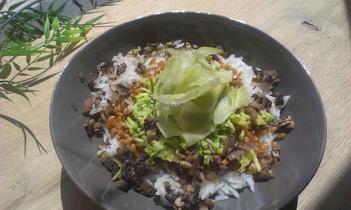 Épautre, Riz Thai, Champignons, Courgettes, Chou rave at Green Bowl in Aix-en-provence