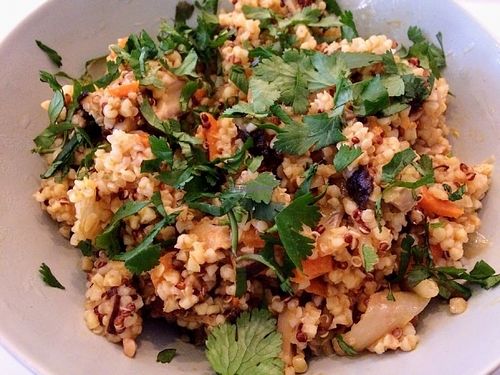 Vegan "wok" with quinoa, bulgur, black mushrooms, coconut curry sauce, onions, and coriander (about 8 Euros). at Green Bowl in Aix-en-provence