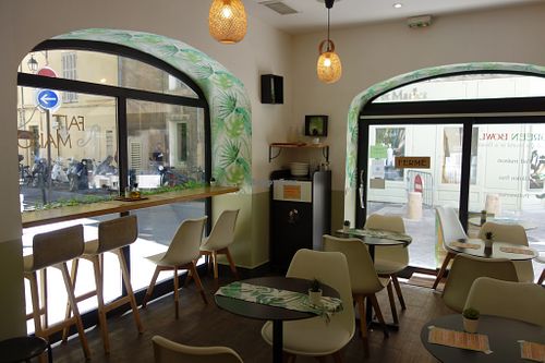 Seating area on the left at Green Bowl in Aix-en-provence