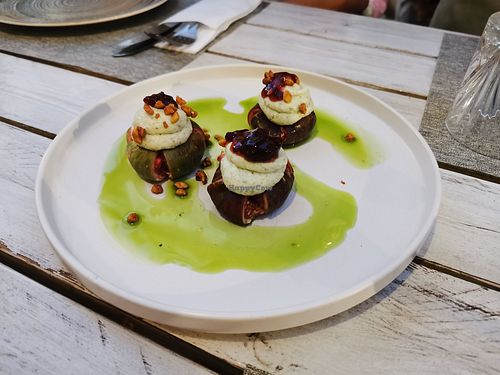 Figs with vegan cream at Yard of Taste in Zakynthos