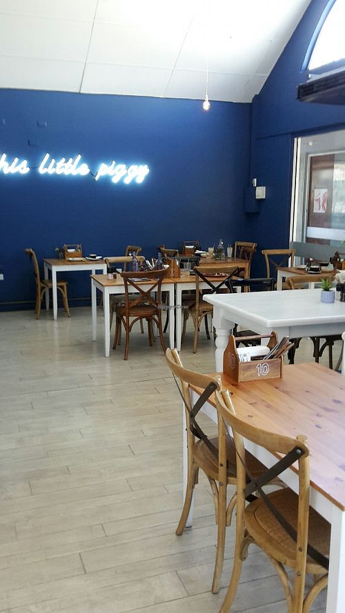 Interior at Piggy Back Cafe in Jindalee