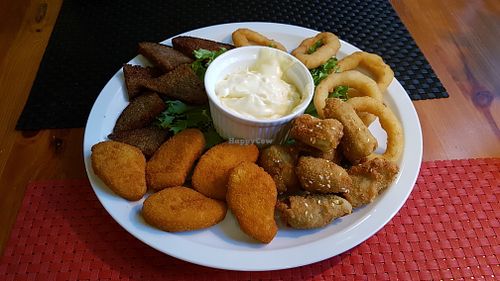 Onion rings, 'chicken' nuggets, bread with garlic and jalapenos with vegan mayonnaise at Punkt 13:15 in Parnu