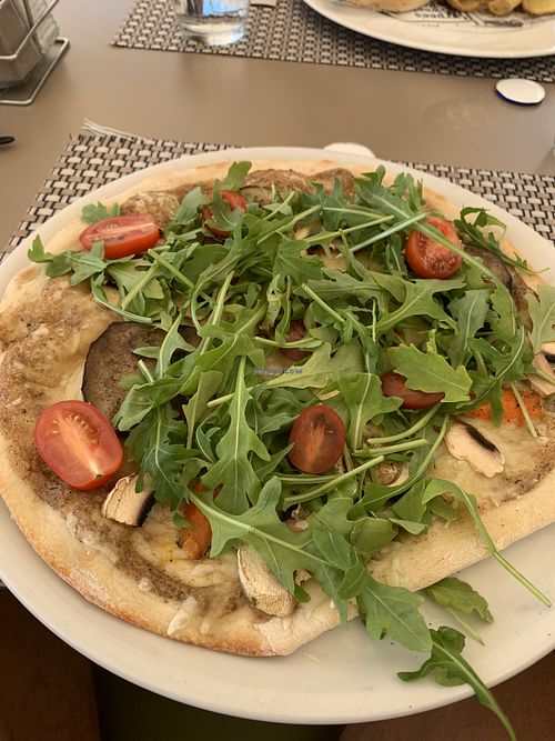 Excellent vegan pizza at Me Gusta in Mallorca