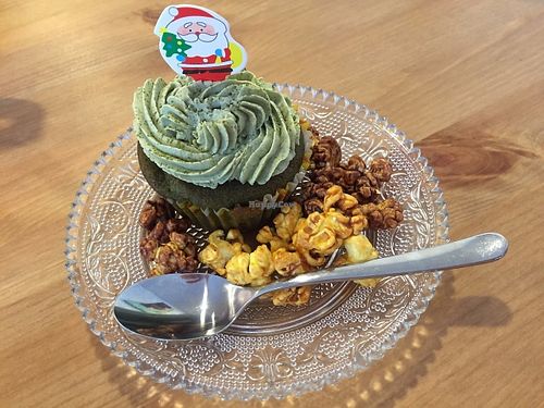 Vegan Matcha (Green Tea) Cupcake with some popcorns at LN Fortunate Coffee 幸福咖啡 - Kwai Hing in New Territories