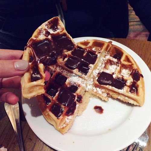 Gaufre avec chocolat style Nutella at Janine Loves Sunday in Paris