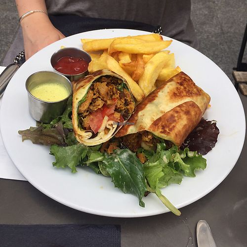 vegan kebab at Janine Loves Sunday in Paris