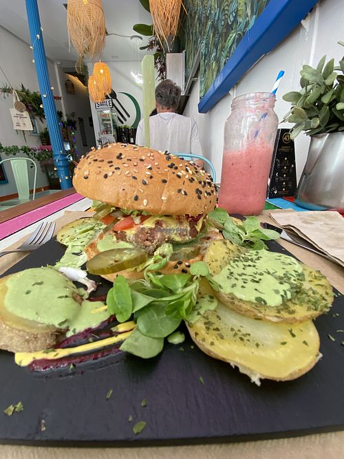 Hamburguesa con carne de beyond meat at Sanissimo - Opera in Madrid