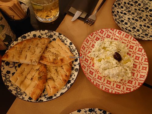 Pita with vegan tzatziki ❤️❤️❤️ at ONO in Rhodes