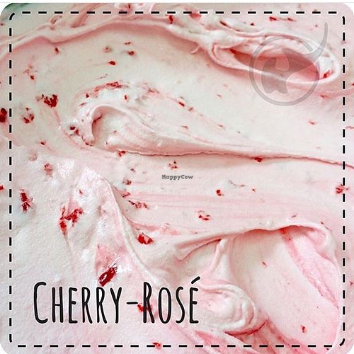 Cheery-Rosé ice cream at Kinu Fiori in Medellin