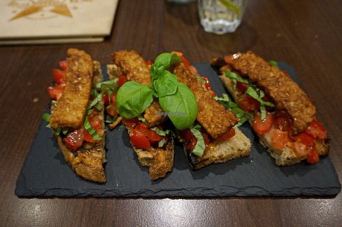 Bruschetta al pomodoro + Tempeh at La Stella Nera in Berlin