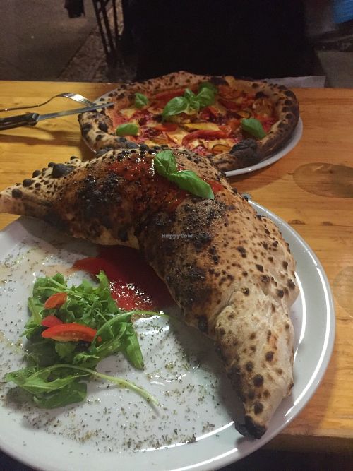 Pizza & calzone at La Stella Nera in Berlin