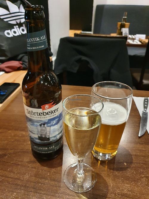 Prosecco and Atlantik Ale at La Stella Nera in Berlin