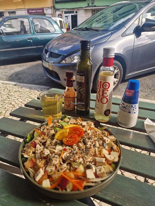 Tofu salad at Veganeats Caffe in Lisbon