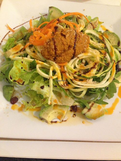 Ensalada crudivegana at Nomit in Valencia