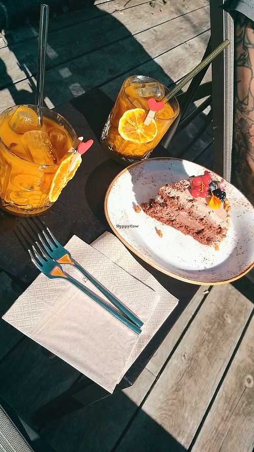 vegan cake and mocktails in the garden (you can order them in the afternoon) at La Vimea - Vegan Hotel & Vegan Restaurant in Naturno