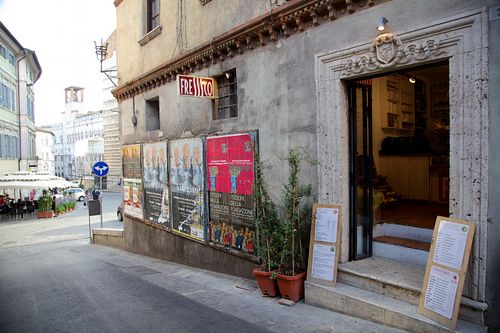 In via del sole 2 at Fresssco in Perugia