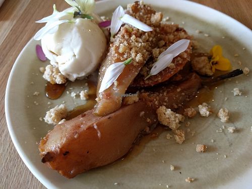 Baked kaki and pear with vanilla ice cream at The Green Spot in Barcelona