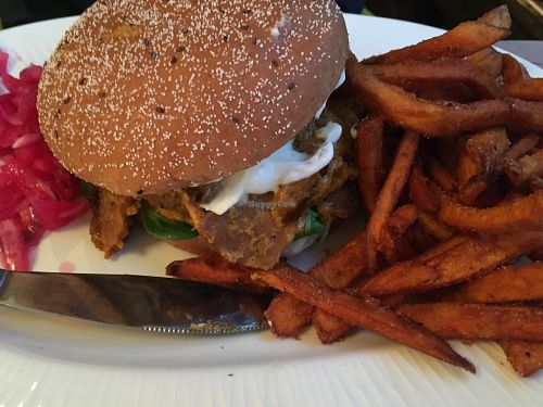 Seitan burger at Sävel in Helsinki