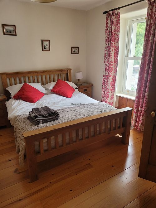 Room on the first floor with an ensuite bathroom at Graianfryn Guest House in Penisar Waun
