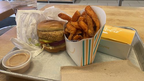 Hipcity ranch chick’n 👌  at HipCityVeg - 7th St in Washington