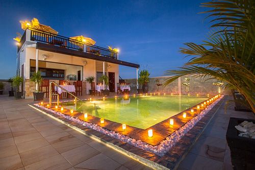 Beautiful Tranquil pool-side dinning (swim if you like). A new concept in dining...Healthy Vegetarian food with open kitchen. Only healthy local ingredients are used... 

(Extremely hygienic) & delicious vegetarian meals served as you like them...
Everything cooked to order...by trained expert chef
        at Jerry's Kitchen at Ry's Lotus Resort in Siem Reap