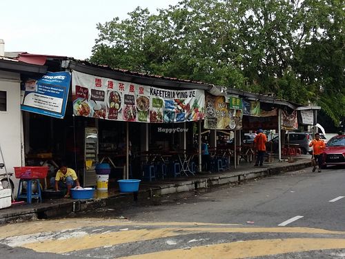 The appearance outside the stall. There is a petrol station and Om Hotel diagonally opposite this eatery.  at Da Jie Healthy Vegetarian Food in Simpang Ampat