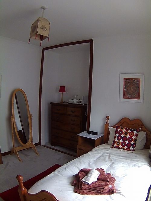 Single room with shared bathroom at Rise & Shine in Westport
