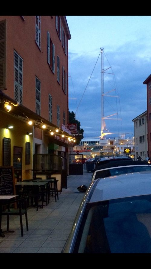 Evening atmosphere at La Cigogne du Port in Nice