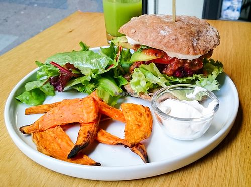 gluten free mexican burger with sweet potatoe fries at KOKO Green in Nice