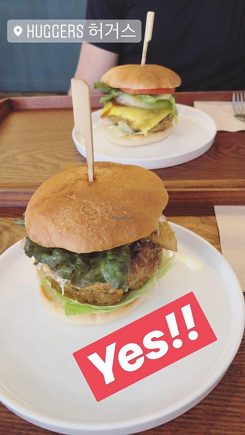 Not Chicken + BBQ burgers at Huggers - 허거스 in Seoul
