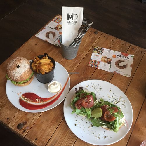 Cheese Burger with fries & Tomata ‘grav’ lax for lunch at Meatless District - Da Costabuurt in Amsterdam