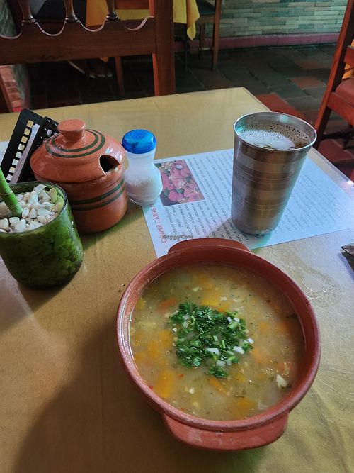 Suppe und Getränk at Govinda's in Cucuta