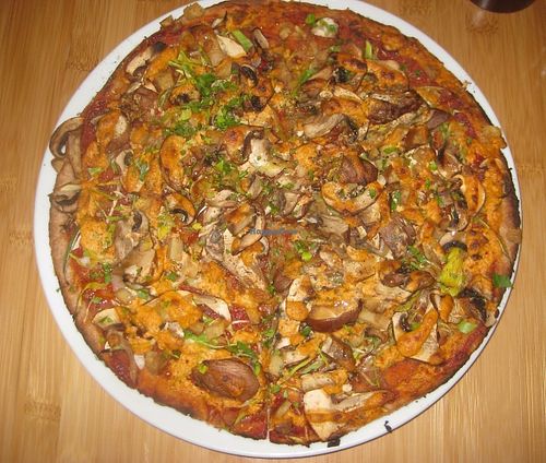 Widder pizza with vegan cheese at Zodiac Pizza in Munich