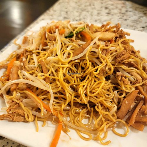Chow Mein at Yuan Su Vegetarian in Portland