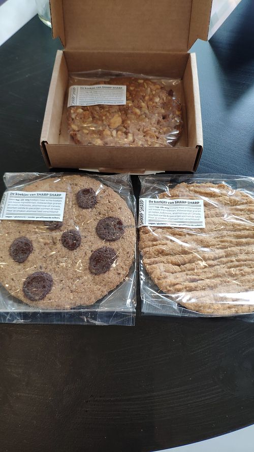 Almond, cashew and chocolate chip cookies at Sharp Sharp Food in Barendrecht