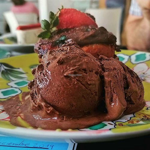 Dona con helado de chocolate at La Familia Groen in Lima