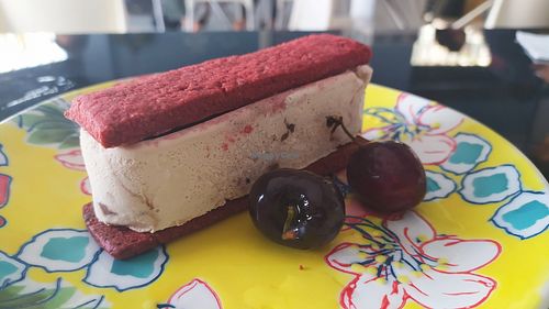 Sandwich de red velvet con cookie Dough at La Familia Groen in Lima