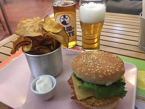 Crispy burger with bacon and cheese and a Club mate at Green Beans in Lisbon