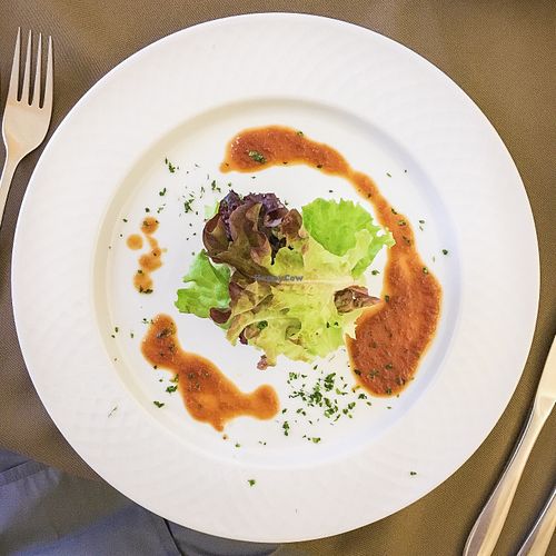 avocado and tamarillo salad with hot chilli sauce at Olives Restaurante in Funchal