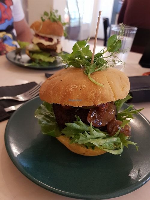 Seiten Burger, good, but also nothing special at Terapija in Riga