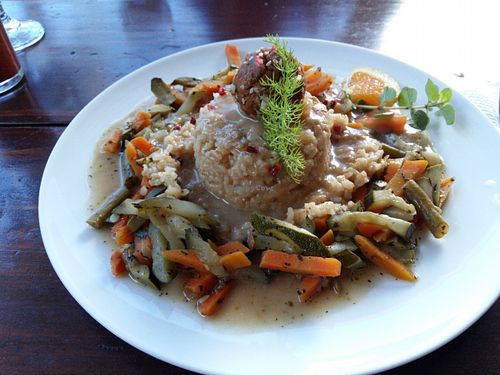 Rice with sesame ball and vegetabels at O Esconderijo in Faial