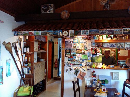 Indoor front at O Esconderijo in Faial