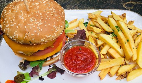 Jalapeño „Cheese“ Burger at Emmi's Kitchen - Glockenbach in Munich