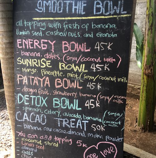smoothie bowl menu at Bali Maitreya Cafe in Lembongan