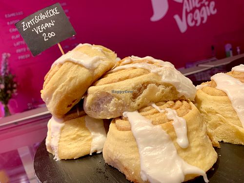 cinnamon rolls at Katjes Cafe Grün-Ohr in Berlin