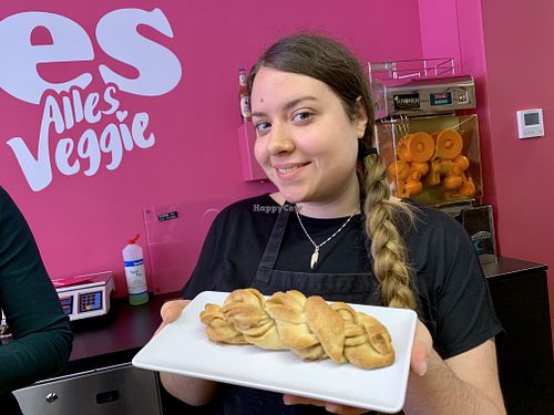 cinnamon roll as plait ;) at Katjes Cafe Grün-Ohr in Berlin