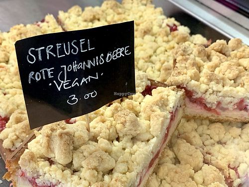 red currant crumble at Katjes Cafe Grün-Ohr in Berlin